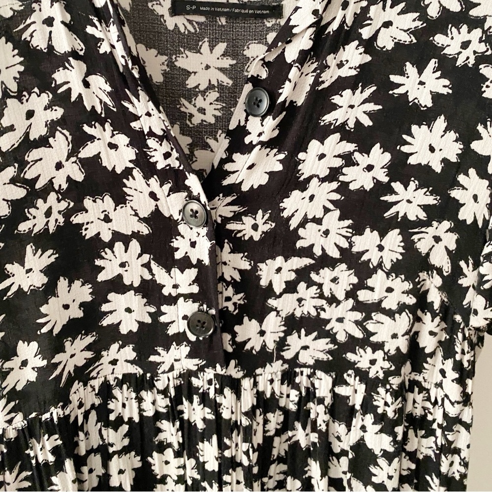 Urban Outfitters Black and White Floral MIDI Dress - Picture 3 of 7